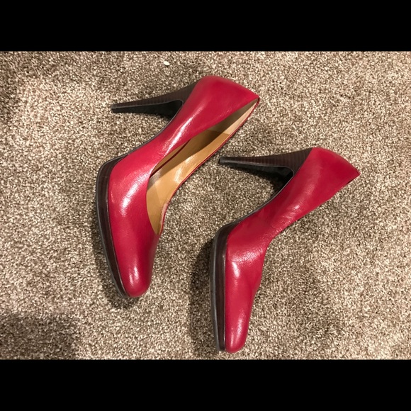 Super cute dark pink red pumps!! - Picture 2 of 8